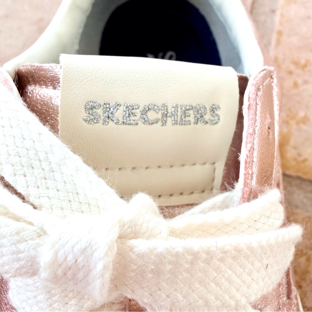Skechers Women's Sport Court 2.0-Much Metallic Sneaker Sz 8 Rose Gold / Pink New - Picture 3 of 16